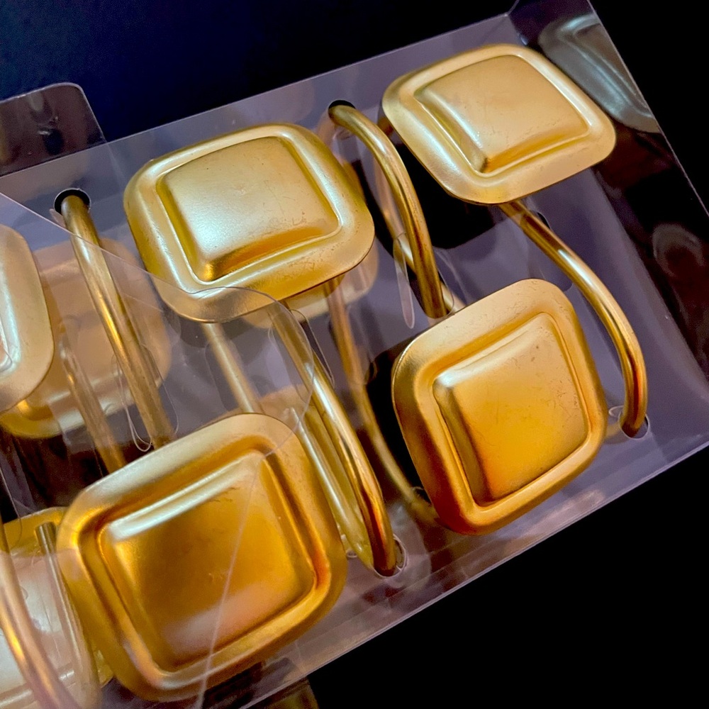 Nicole Miller shower hooks set